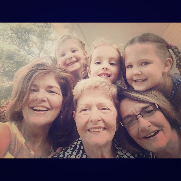 Meet your Posher, Shelly - Picture 2 of 2